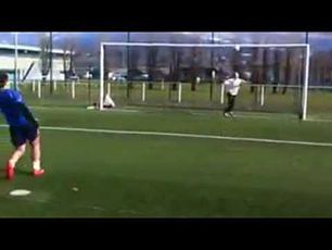 NICE 17 YO FOOTBALL GIRL - SHOTS AND SKILLS 