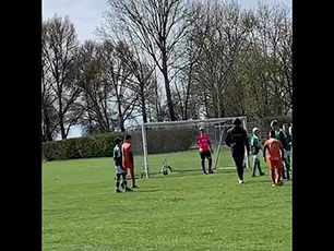 Endrit nr 11 orange a free kick