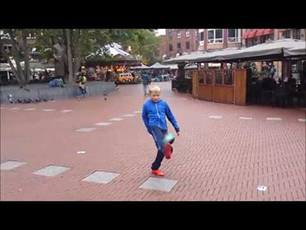KK9 - Freestyle in Eindhoven Markt with mini 